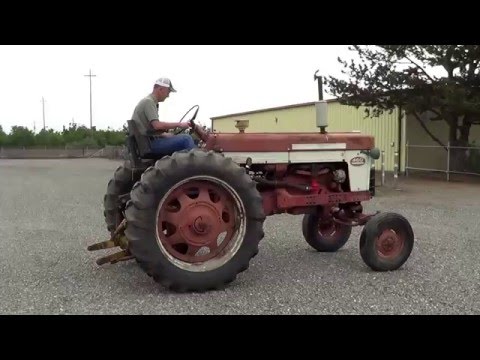 Lot 506: Farmall 460 Wheel Tractor