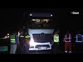 Koe veroorzaakt chaos op A1: bedrijfsbus raakt van de weg