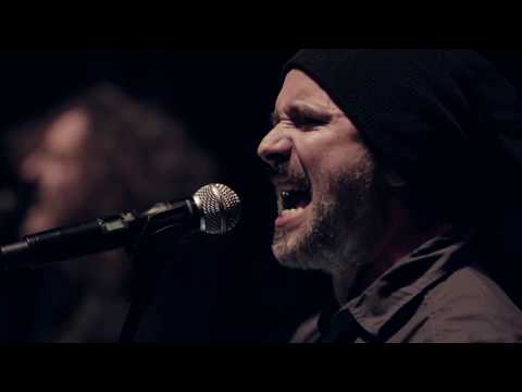 Videoclip de Sobre la Sien (En Vivo en el Luna Park) — La Vela Puerca