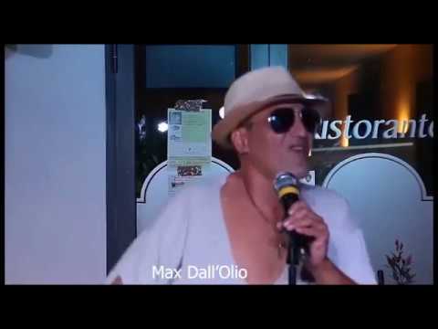 L' imitatore Simone Merini presenta la gara canora " Cantando nel piatto " ( 2018 )