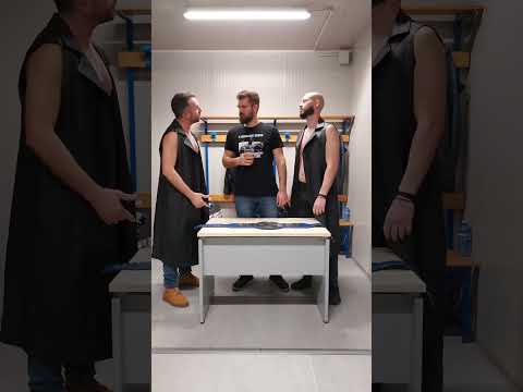 Gli Intoccabili mettono in guardia Dennis.. da Lupo!