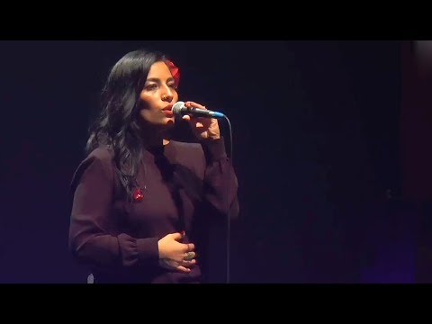 Ana Tijoux "Roja y negro" en Dulce Patria
