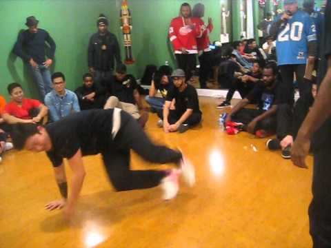 Cold Chillin:Toy Drive/1 vs.1 Footwork Battle: Seoul vs. Spi-D Rok