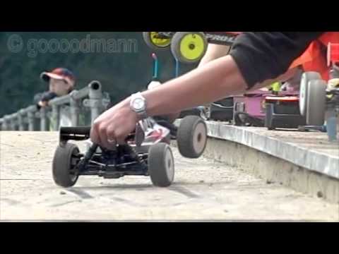 This RC Racing Pit Crew Is Ridiculously Quick Getting Their Car In & Out