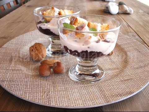 Yogur con mermelada de arándanos