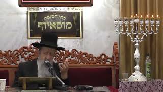 הרב בן ציון מוצפי • סוד המזוזה בימין •  חנוכה תשפ'א (בית הכנסת מוסאיוף - ערוץ חדש) - התמונה מוצגת ישירות מתוך אתר האינטרנט יוטיוב. זכויות היוצרים בתמונה שייכות ליוצרה. קישור קרדיט למקור התוכן נמצא בתוך דף הסרטון