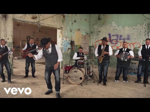 Ricardo Castillon Y La Diferenzia - Que Tropieza (Official Music Video)