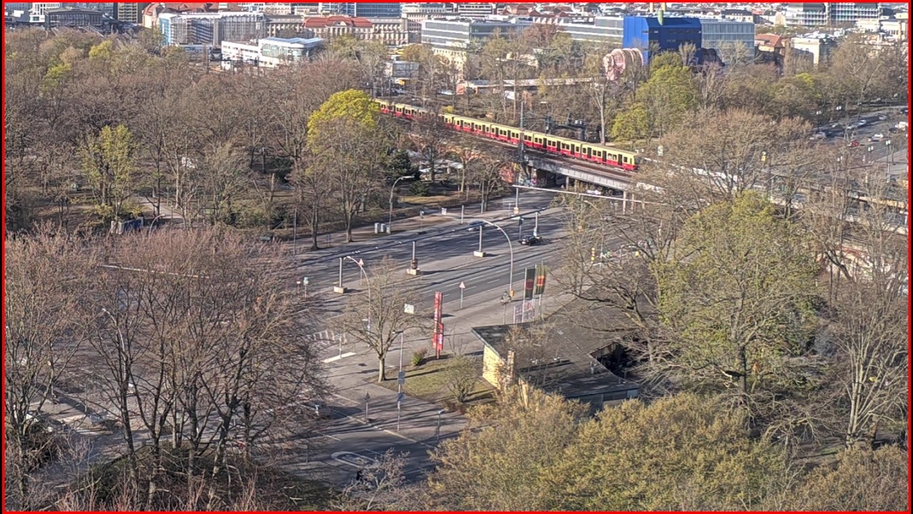 Live webcam view of S-Bahnhof Tiergarten Railway Bridge