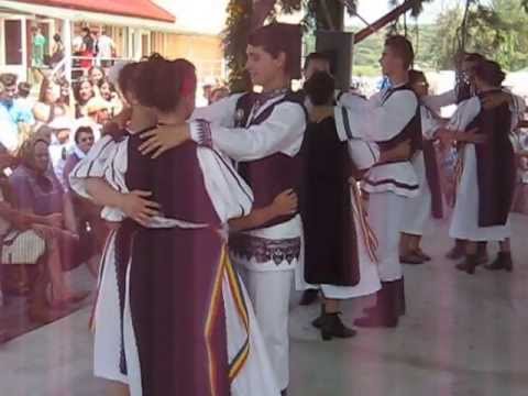 25 Festivalul Cununa Spicului de Grau - Ansamblul folcloric din comuna Faragau Mures - MVI 4406