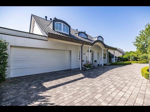 EXKLUSIVES HAUS IM LANDHAUSSTIL AUF TRAUMHAFTEM SONNENGRUNDSTÜCK IN BRECKERFELD.