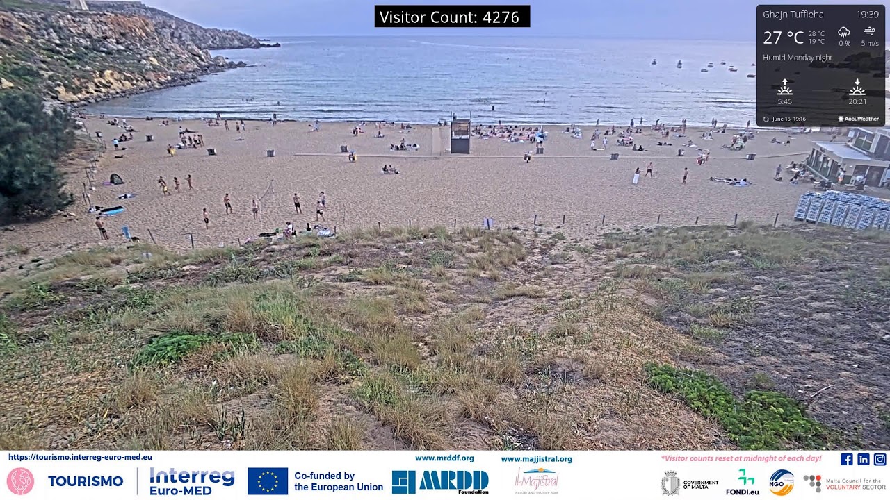 Live webcam view of Panorámica de la playa Golden Bay