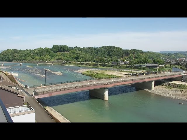 人吉大橋（日本三急流のひとつ球磨川と橋梁を見渡す）
