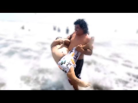 Chino Risas: Crazy things on the beach 😂