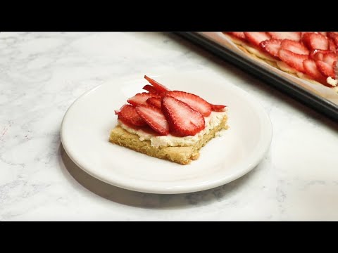 The Best Strawberry Pizza