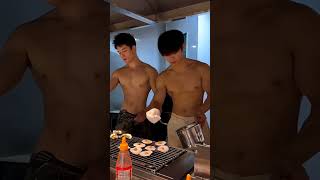 Download lagu Apakah kamu lapar? #china #restoran #bbq #pelayan #tampan mp3