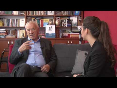 Kush është n'derë - Daut Demaku