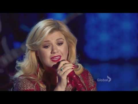 Videoclip de Please Come Home for Christmas (Bells Will Be Ringing) — Kelly Clarkson