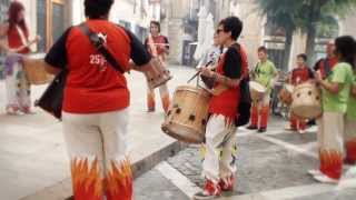 preview picture of video 'Matines de Correfoc - Dimonis de Montblanc - Festa Major 2013'