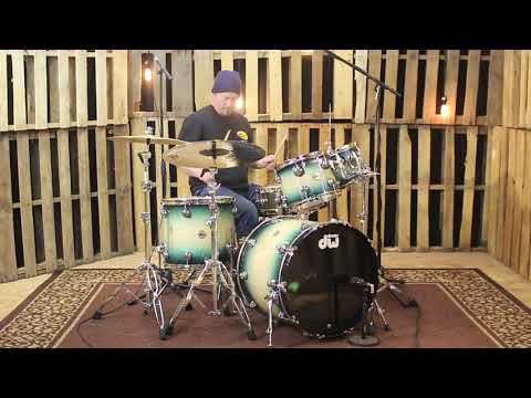 DW Collector's Maple Violet Pearl Over Natural To Regal To Black Burst Drum Set - 22, 10, 12, 16