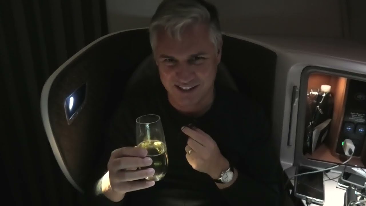 Singapore Airlines SilverKris Business Class Lounge thumbnail
