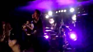 Suburban Legends - Come Back Home (Live at Glazart)