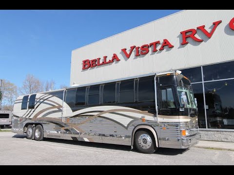 Pre-Owned 2000 Prevost Featherlite Vantare Custom Coach