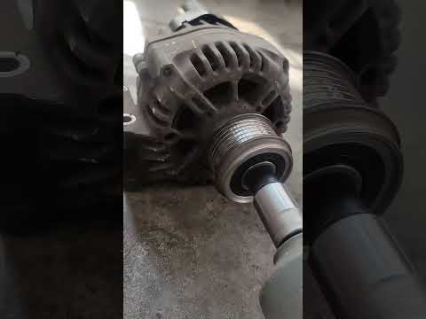 How to replace alternator pulley #engine #fourstroke #suzukiswift #mechanic #aniruddhaservicecentre#
