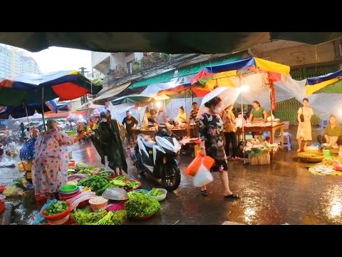 Cambodian Market in The Rain, Orussey Market, Heavy Rain in Phnom Penh