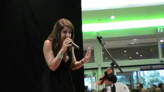 Cristina D'Avena Occhi di gatto LIVE