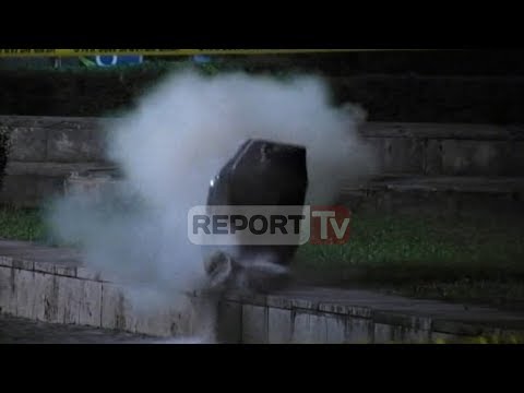 Policia kryen shpërthim të kontrolluar të valixhes pranë Piramidës, rezulton fals alarmi për bombë