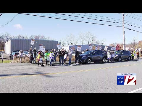 Ocean State Transit bus drivers hold informational picket