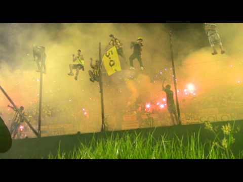 "Recibimiento Hinchada Peñarol - Clásico Copa Antel 2015" Barra: Barra Amsterdam • Club: Peñarol • País: Uruguay