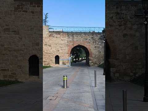 🛡️El Arco de San Martín, una de las puertas más históricas de la antigua muralla medieval de Burgos