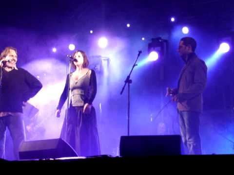 Marlango, Miguel Bosé y Jorge Drexler - The beat goes on