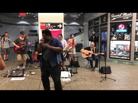 Fabulous man dancing with his dog, NYC subway 07/01/17