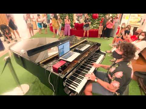 Dancing Queen ABBA (Piano Shopping Mall)