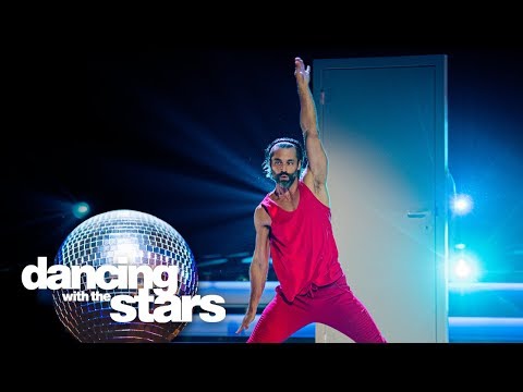 Jan Kooijman steelt de show in openingsdans van de halve finale