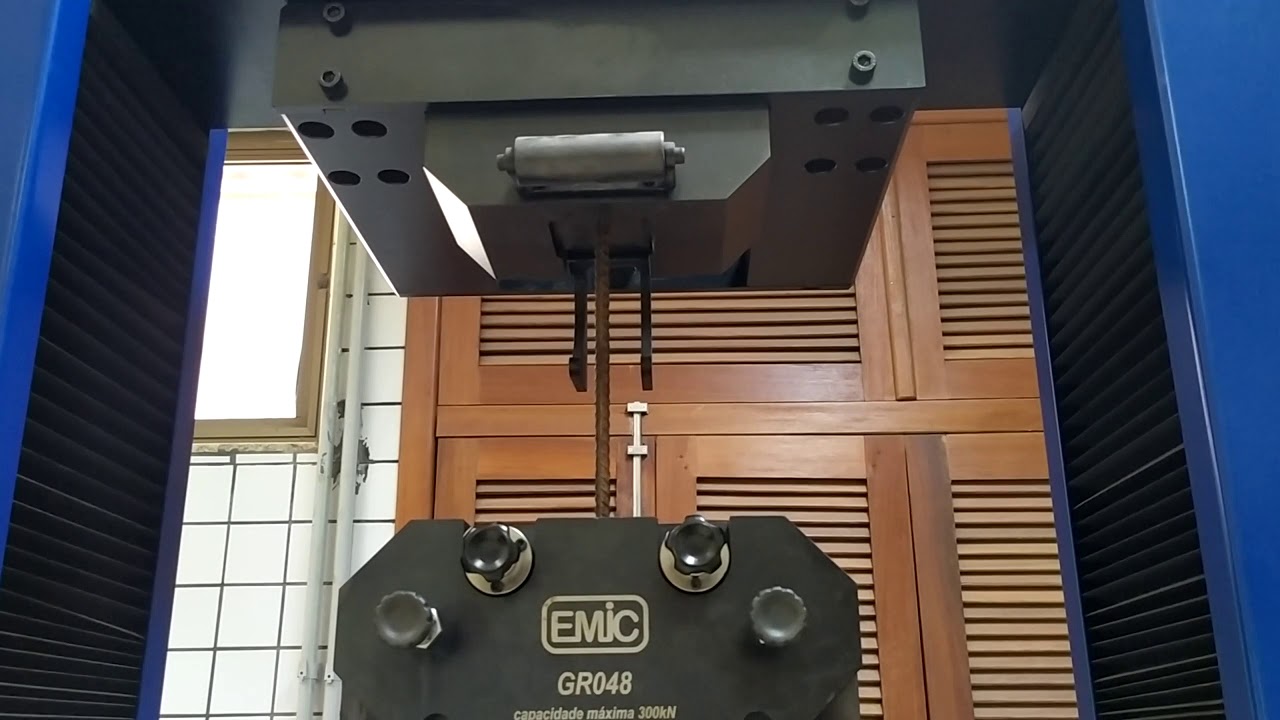 Prof. Dr. Carlos Balestra - Ensaio de Tração em Barra de Aço