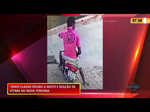 Vídeo flagra roubo de moto e reação da vítima que chegava em casa no Nova Teresina 09 11 2020