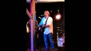 Andy Griggs-&quot;She Don&#39;t Know&quot;(8-15-2013)