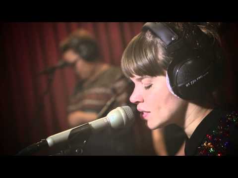 Studio Brussel: Lady Linn - The Beat (live)