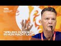 Spelers Oranje in gesprek met arbeidsmigranten: 'Kijken verder dan voetbal'