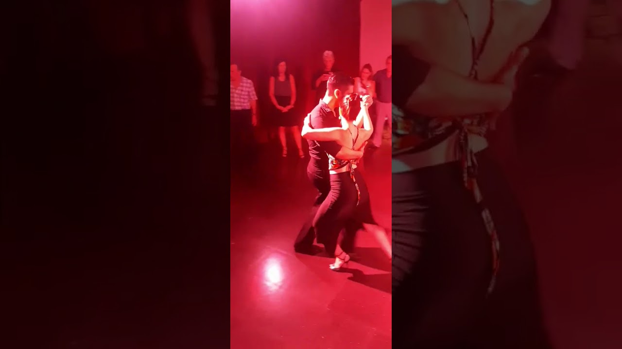 Clase de tango en la viruta tango club. Sol Alzamora y Martin Cayesse