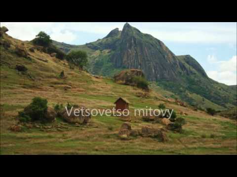 Naly Rakotofiringa := Mba tsiditsidiho (lyrics)