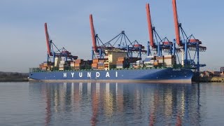 preview picture of video 'Hamburg, Germany: Container Terminal Altenwerder, HYUNDAI DRIVE (365m / 13154TEU) - 4K Video Image'