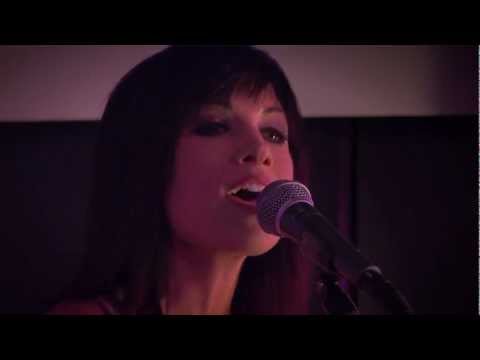 Kimber Cleveland live, unplugged and acoustic - 