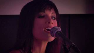Kimber Cleveland live, unplugged and acoustic - 