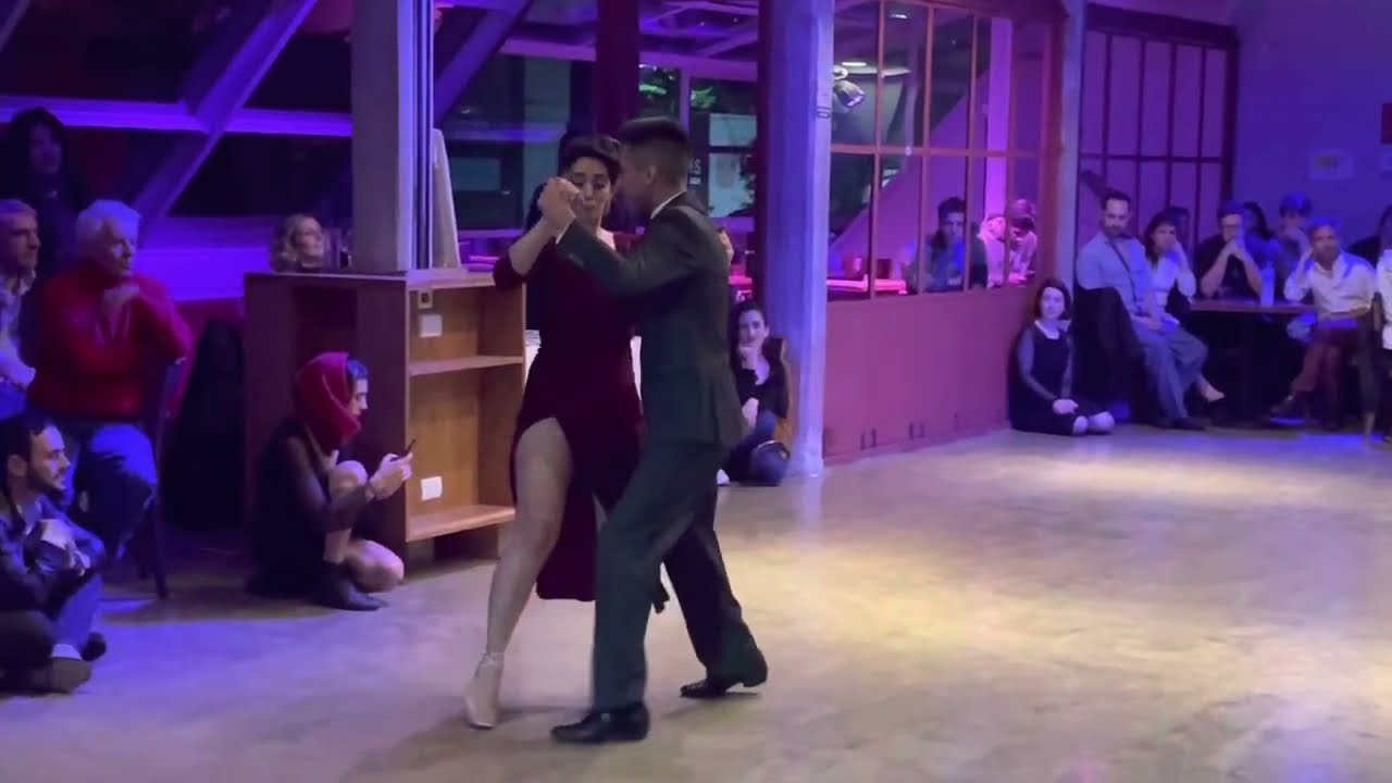 Video thumbnail for Krishna Olmedo y Daniela Barria @ Milonga Muy Martes 4/18/23 #2