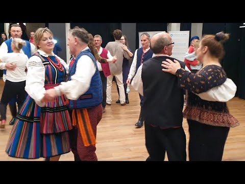 Piękne wirowanie na parkiecie w Łodzi, tu każdy wiedział o co w tańcu chodzi.