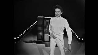 Judy Garland - Smile / Rock-a-Bye Your Baby (With A Dixie Melody) / Maybe I’ll Come Back (Live, HD)